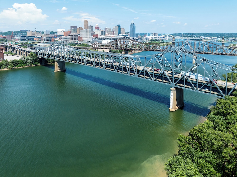 Holiday Inn Express & Suites Cincinnati Riverfront by IHG - photo 43