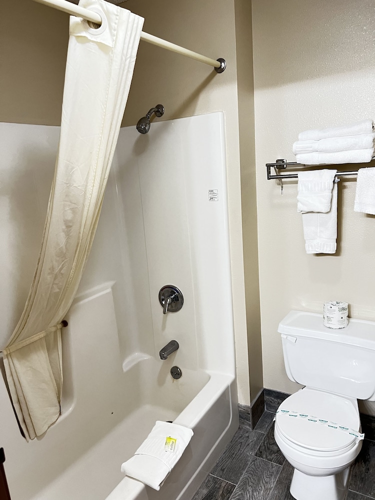Designer Inn & Suites - photo 26