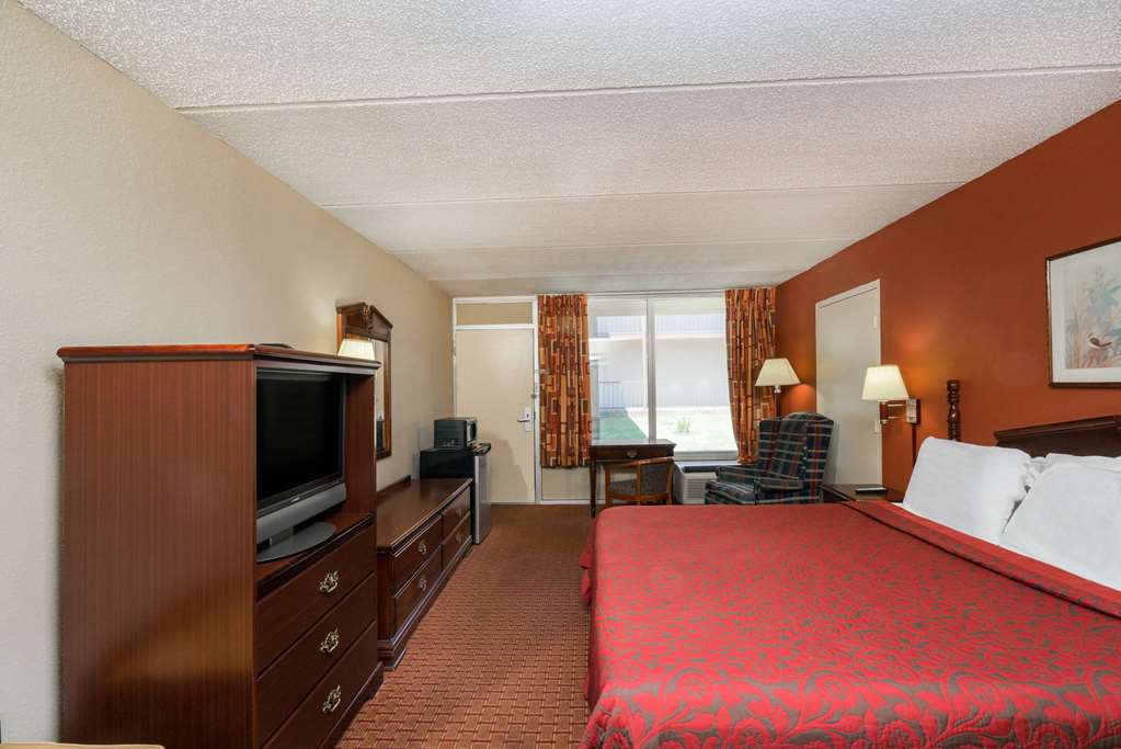 Days Inn by Wyndham Hurricane Mills - photo 9