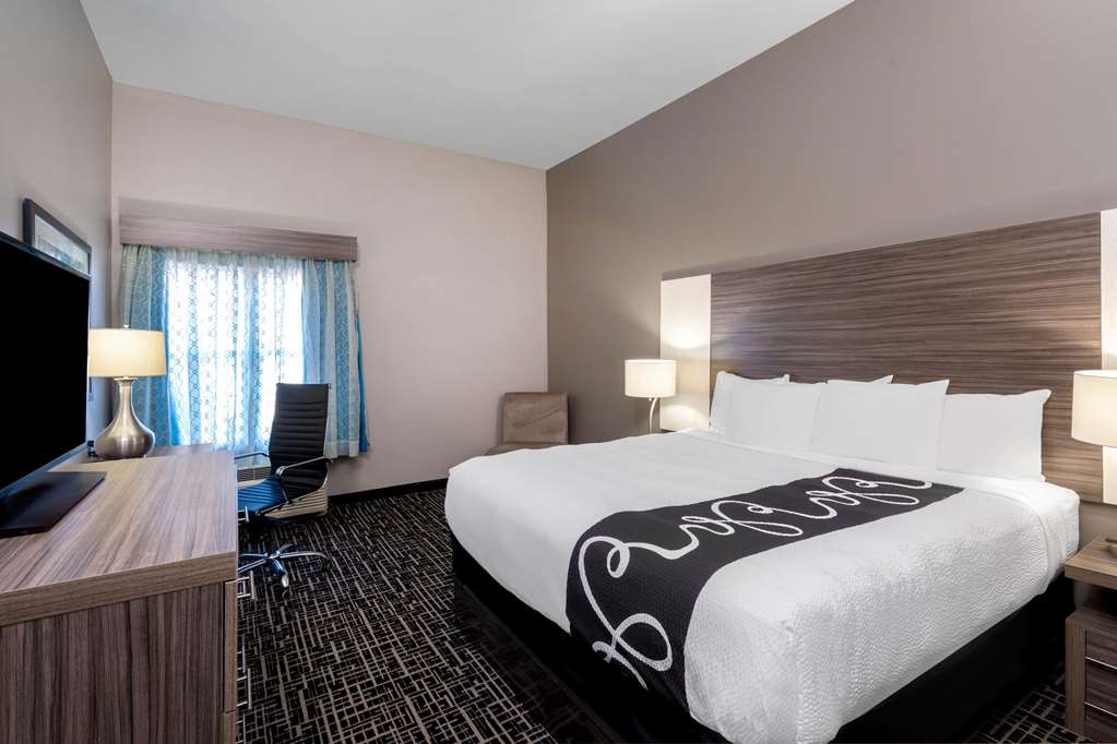 La Quinta Inn & Suites by Wyndham Forsyth - photo 18