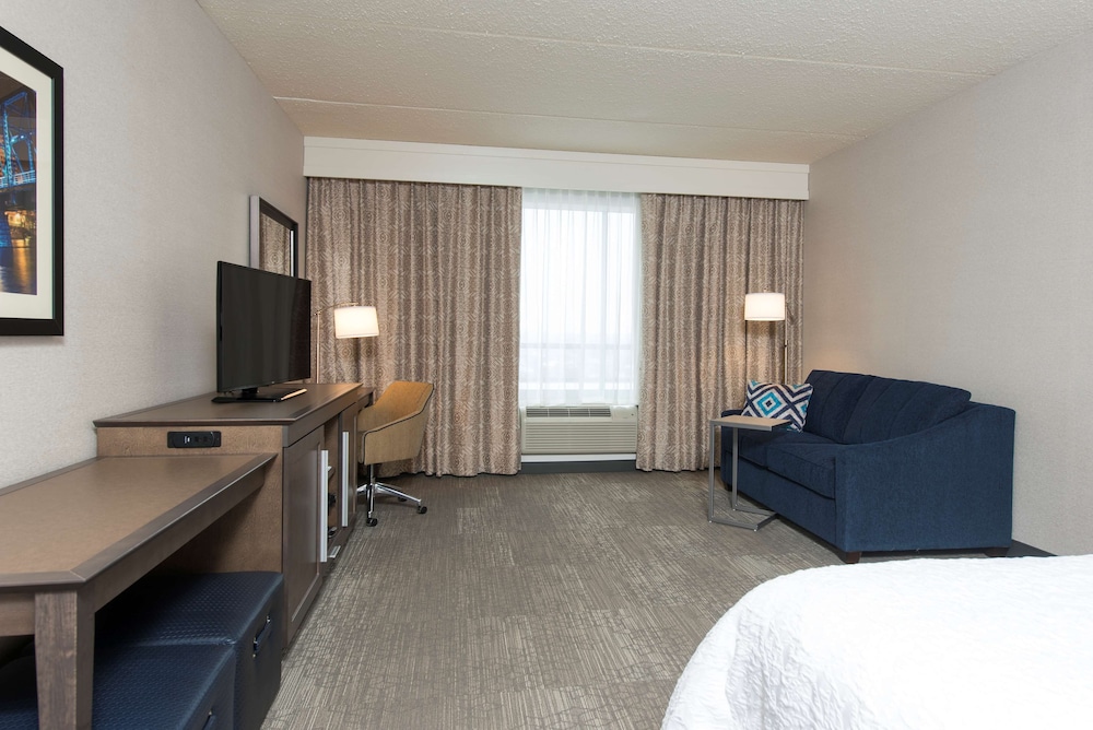 Hampton Inn & Suites Grand Rapids Downtown - photo 27