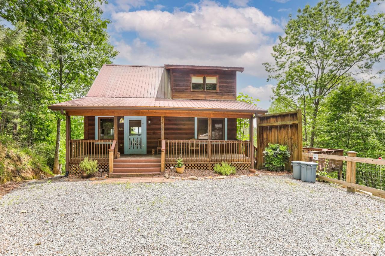 Cabin Hideaway — 4-Star Luxury Hotel in Ellijay, United States
