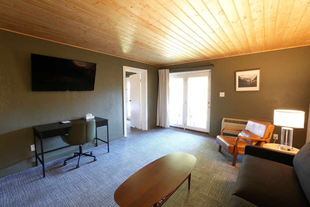 Tremont Lodge & Resort - photo 175