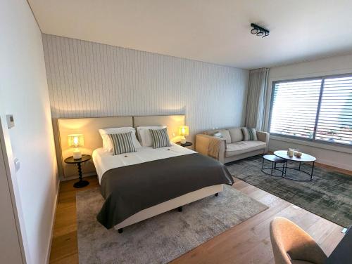 Luxurious Ocean and Sunset Views Family Haven with 3 En Suite Bedrooms and Pool — 4-Star Luxury Hotel in Funchal, Portugal