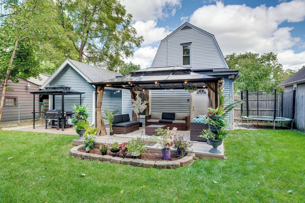 1 Mi To Dtwn Elgin Dutch Colonial W Lovely Patio — Elgin