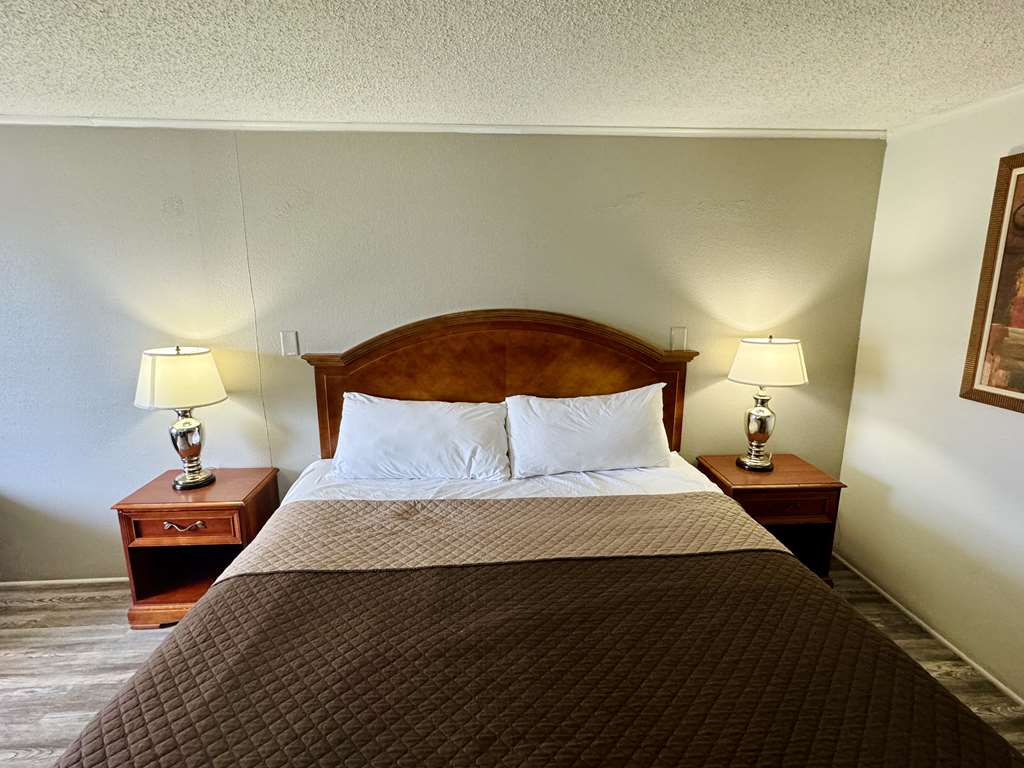 Knights Inn Bridgeport Frankenmuth - photo 11