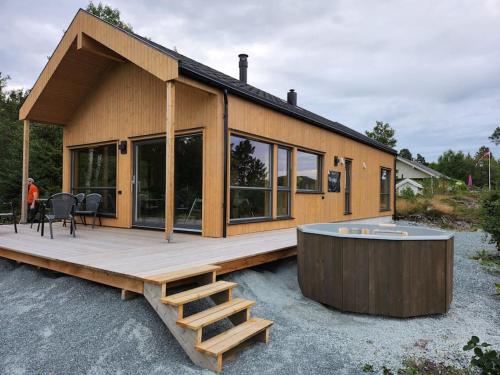 Nyoppført hytte med mulighet til å leie badestamp — hotel in Levanger