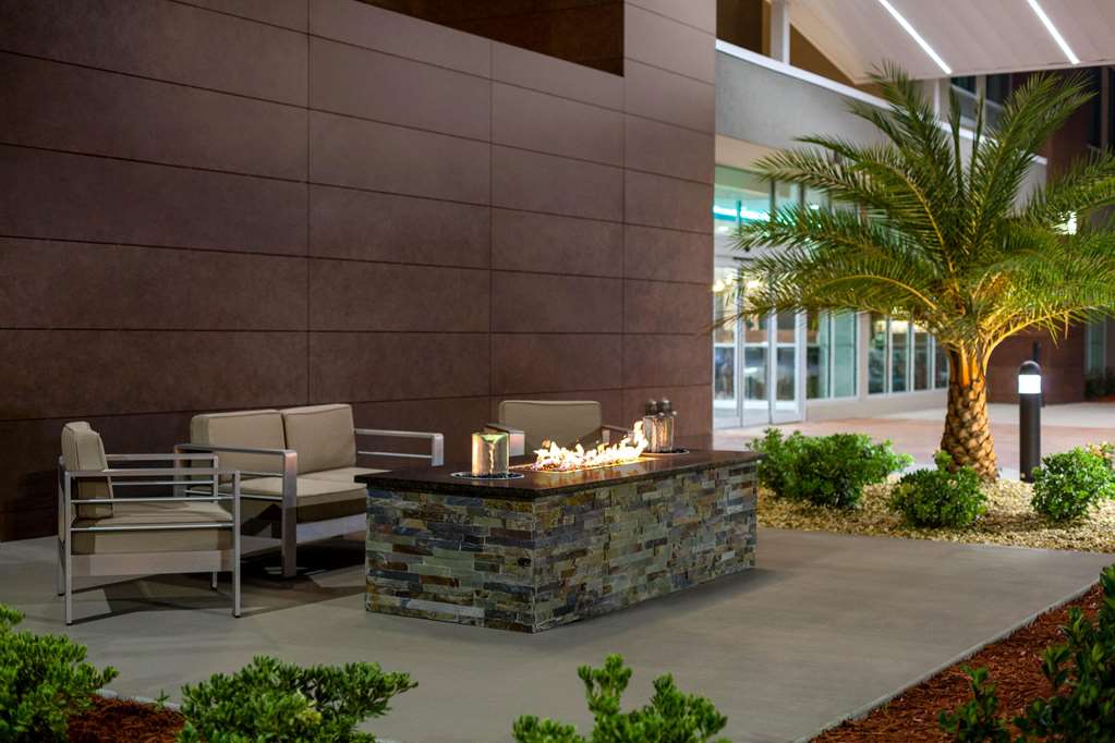 La Quinta Inn & Suites by Wyndham Brunswick Golden Isles - photo 26