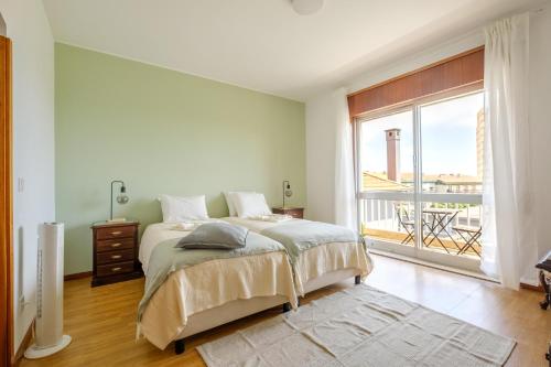 Clear Sky 4BR Apartment — 4-Star Luxury Hotel in Vila Nova De Gaia, Portugal
