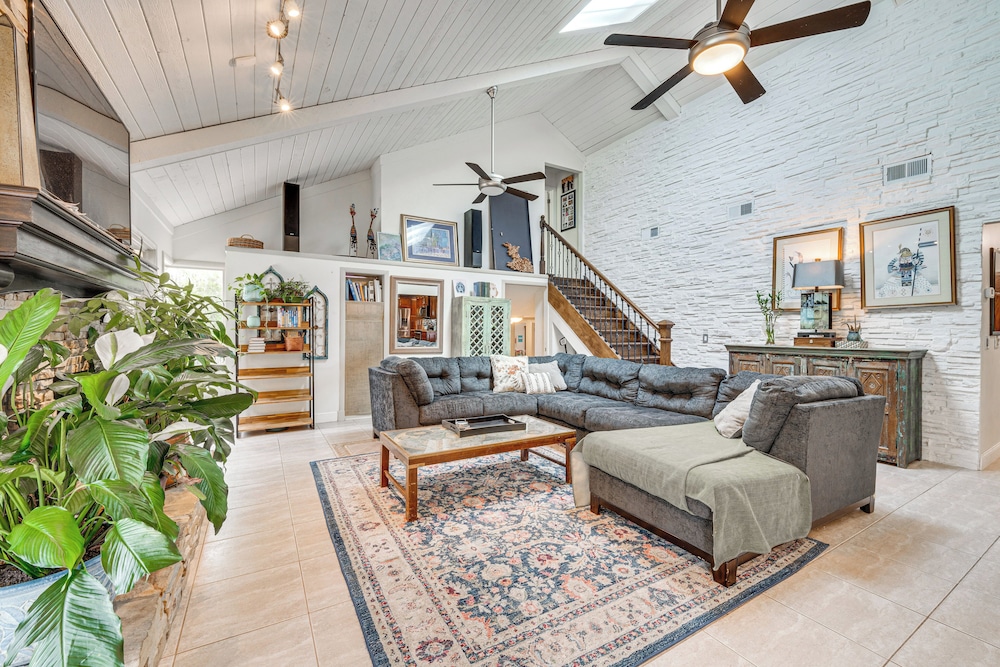 10 Mi to Disney World Lakeside Orlando Getaway in Orlando, United States