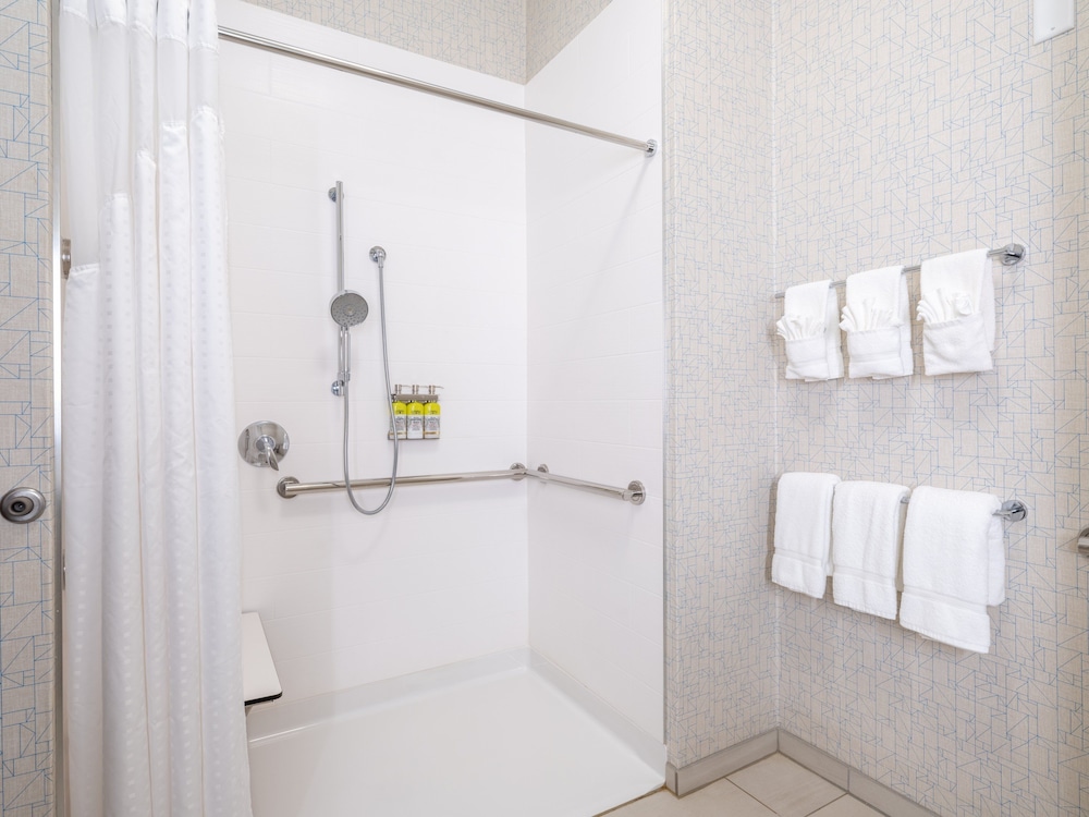 Holiday Inn Express & Suites Watertown by IHG - photo 13