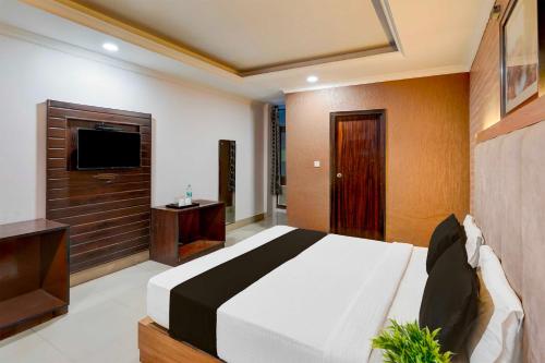 Hotel O Rudrapur Manoj Sarkar Stadium — hotel near Pantnagar Airport