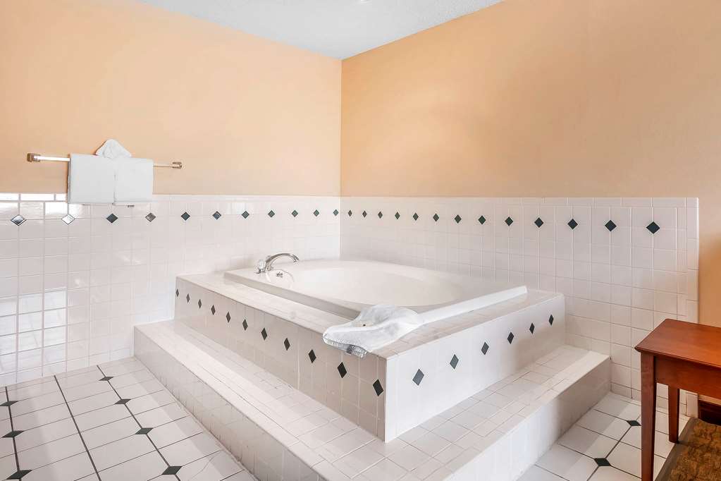 Quality Inn & Suites Owasso - photo 13