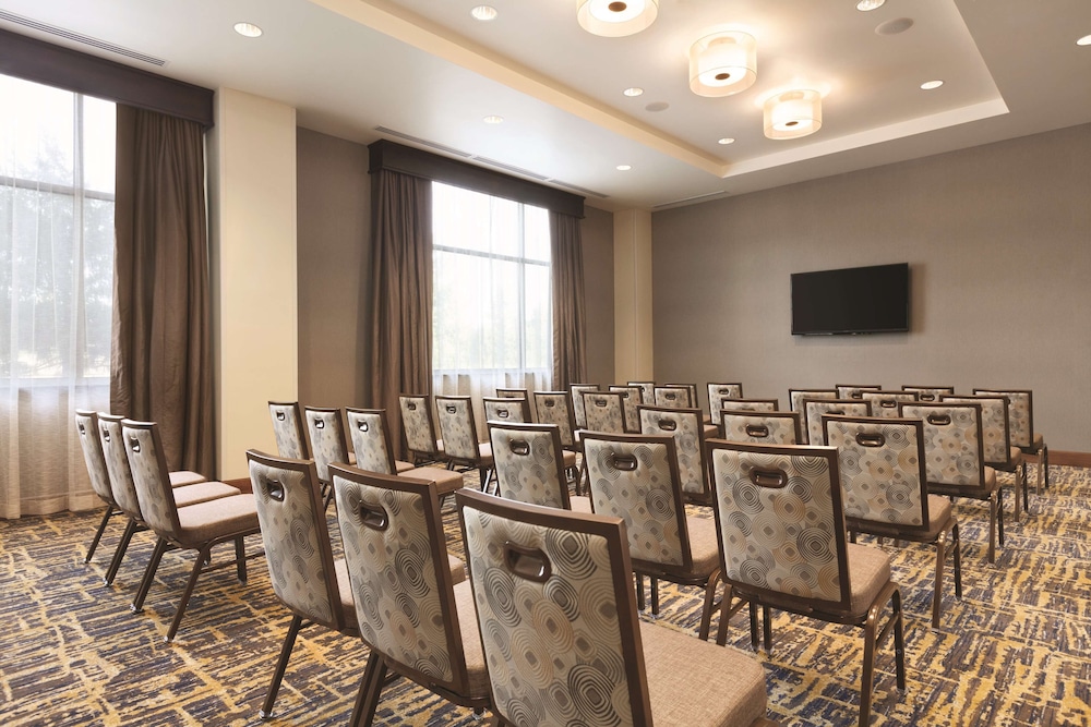 Embassy Suites Portland Hillsboro Oregon - photo 42
