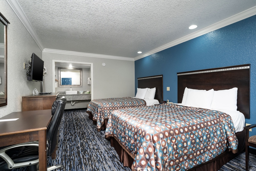 GatorTown Inn - photo 8