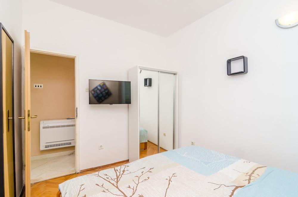 Apartments 4M