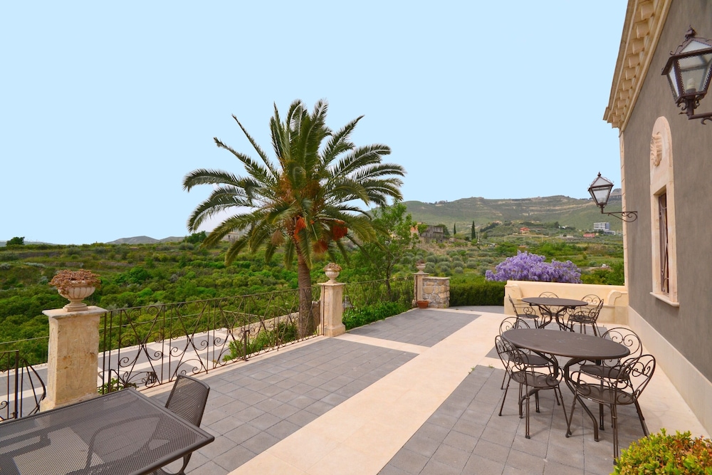 Vecchia Dimora Resort - carbon neutral hotel in Centuripe