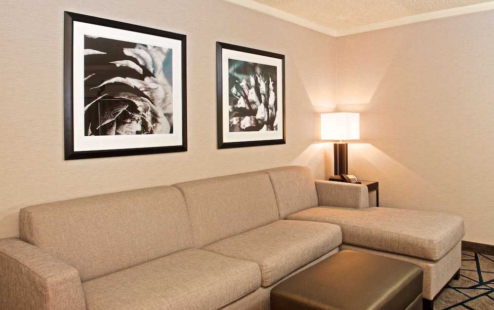 Embassy Suites by Hilton Portland Tigard - photo 32