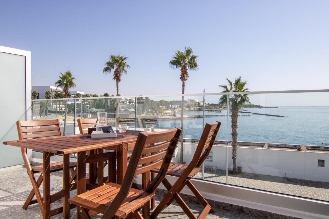 Phaedrus Living: Seaview Studio Suite Lighthouse 52