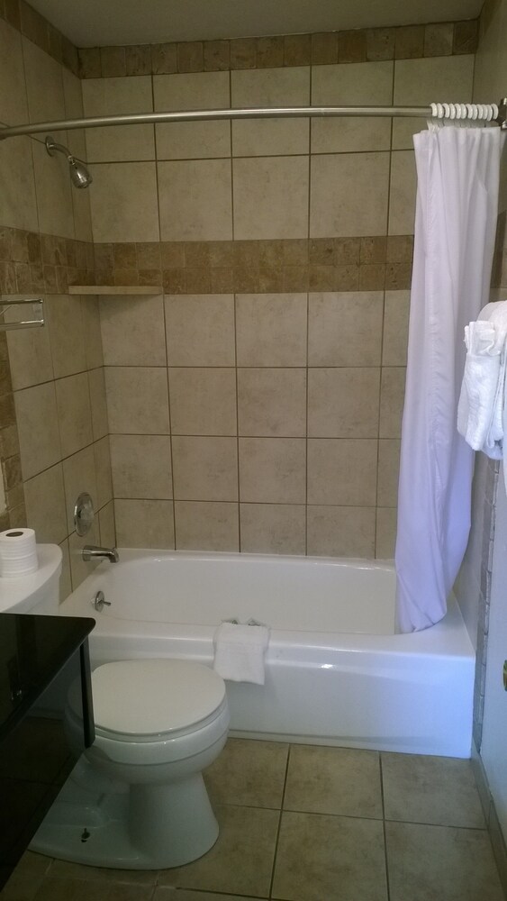 Banfield Value Inn - photo 31