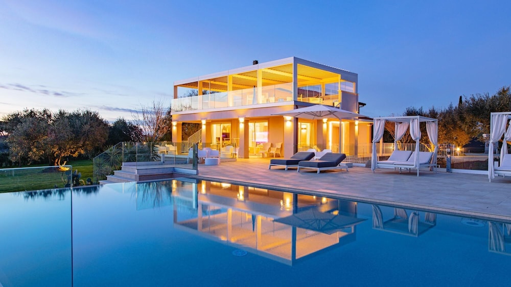 La Perla tra gli Ulivi 12 Emma Villas — 4-Star Luxury Hotel in San Vincenzo, Italy