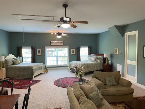 Full Circle Farm Inn in Franklin, United States