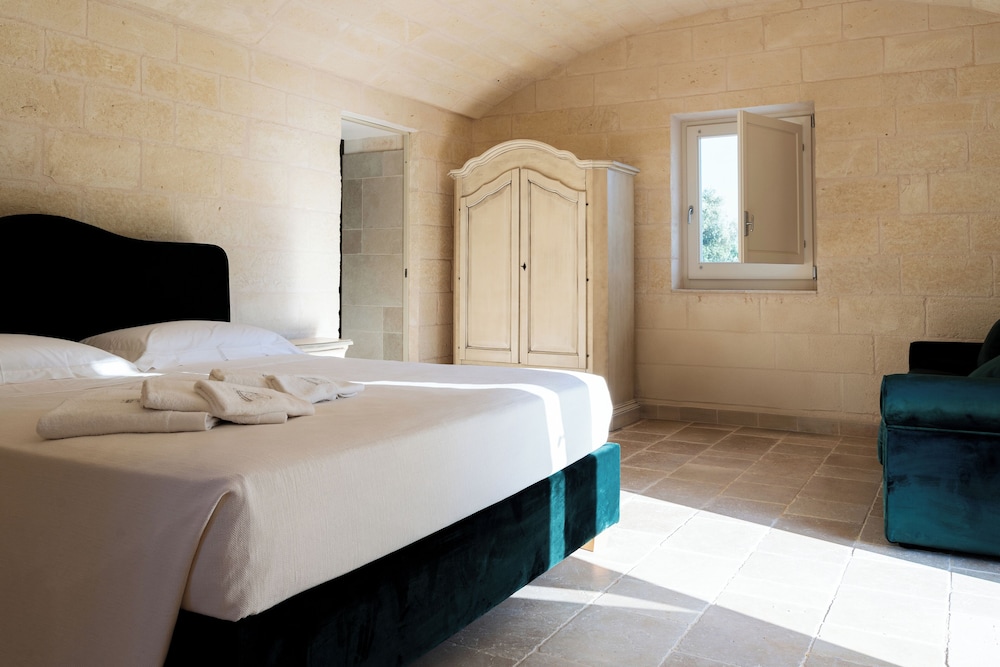 I Trulli del Feudo di San Giacomo — 4-Star Luxury Hotel in San Michele Salentino, Italy