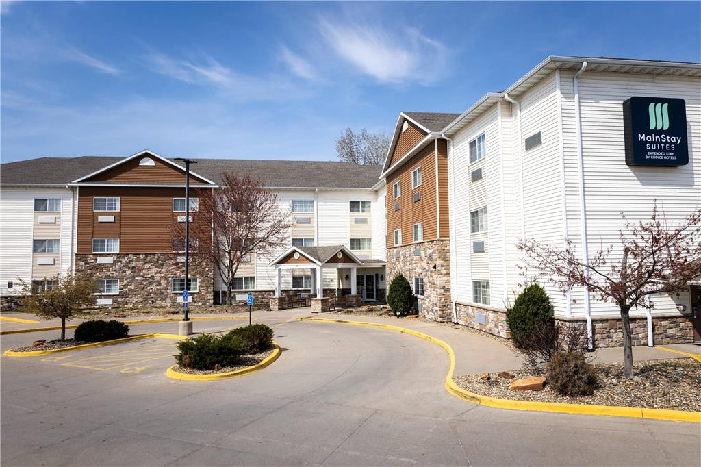MainStay Suites Coralville Iowa City - carbon neutral hotel in Coralville