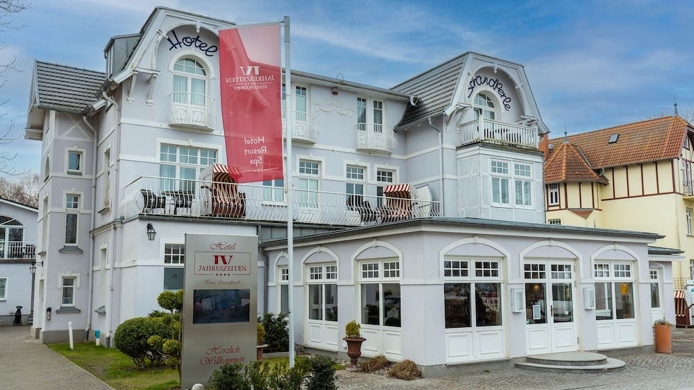 Villa Strandperle IV Jahreszeiten Kühlungsborn — 4-Star Luxury Hotel in Ostseebad Kuehlungsborn, Germany