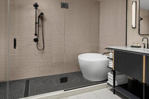 Renaissance Milwaukee West Hotel - photo 25