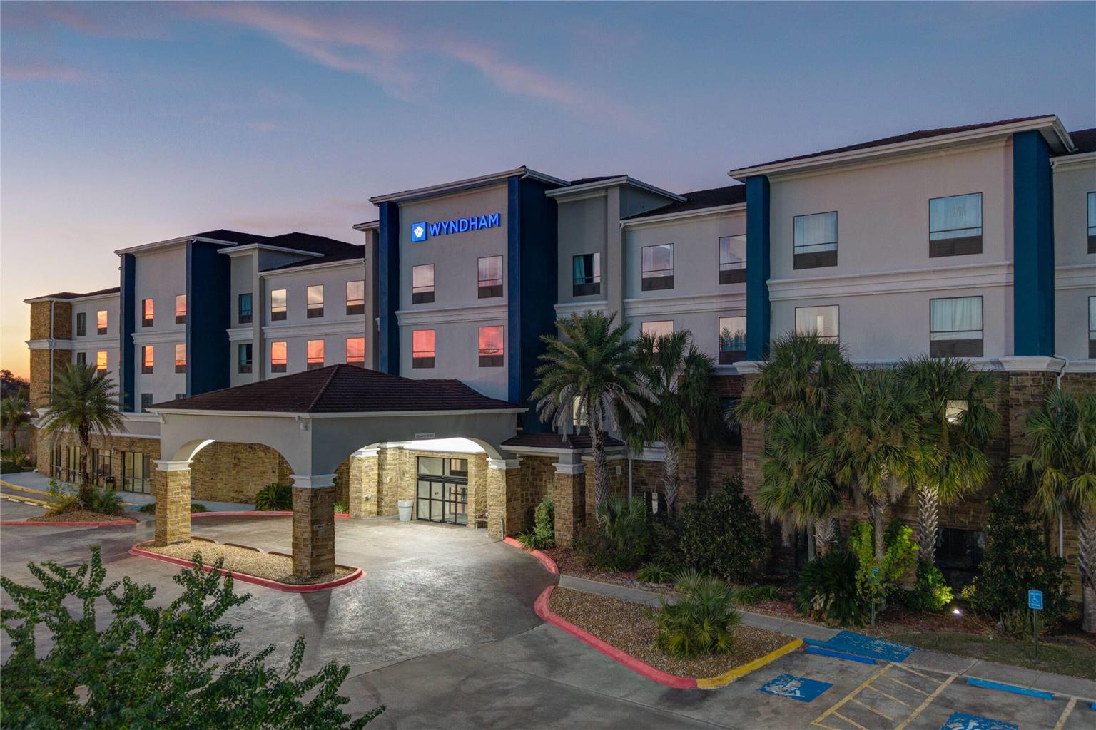 Wyndham Lake Charles - photo 6