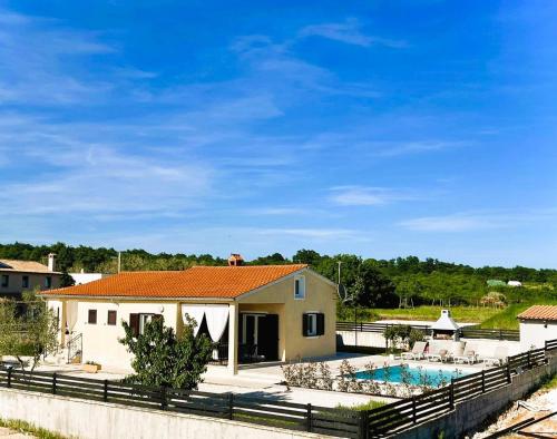 House Paola — 4-Star Luxury Hotel in None, Croatia