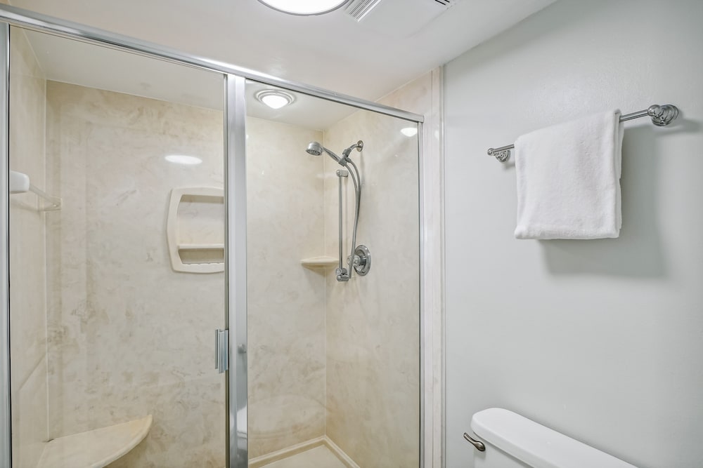Destin Towers 61 2 Br Condo - photo 21