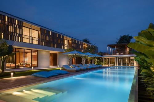 Villa Toro Spacious 6BR Walk to Beach — 4-Star Luxury Hotel in Canggu, Indonesia
