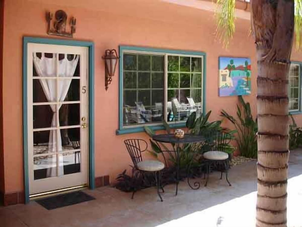 Coyote Inn 21 and Over a Town and Desert Boutique Hotel - photo 20