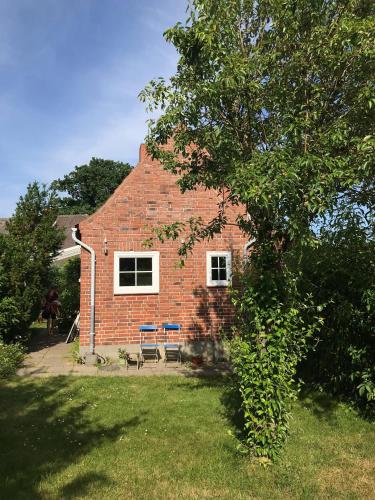 Schoenes Ferienhaus Mit Garten Mid Century Moebeln In Strand Naehe Avendorf — Fehmarn
