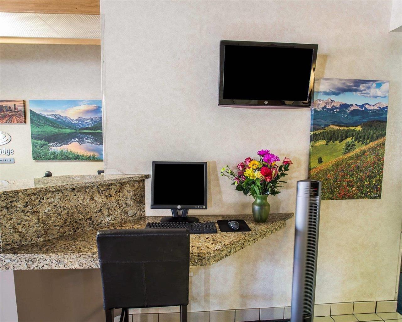 Econo Lodge Denver International Airport - photo 25