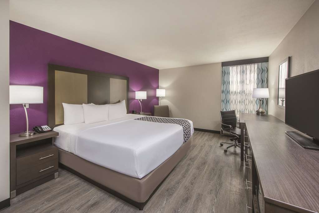La Quinta Inn & Suites by Wyndham Festus St. Louis South - photo 17