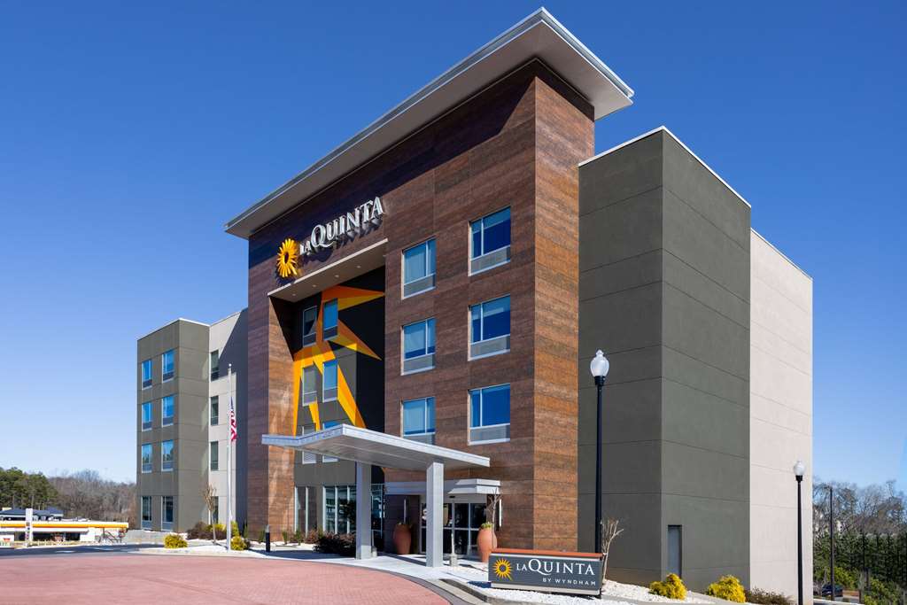 La Quinta Inn & Suites by Wyndham Locust Grove - photo 6