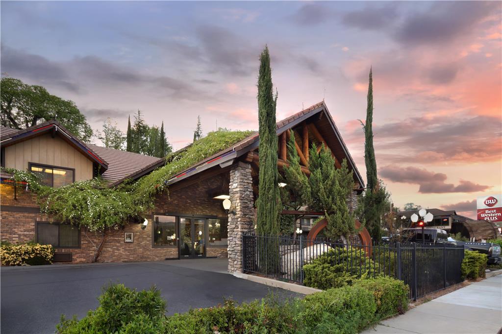 Best Western Plus Yosemite Gateway Inn in Oakhurst, United States