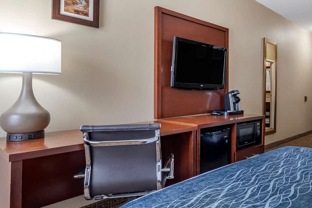 Comfort Inn & Suites Junction City near Fort Riley - photo 20