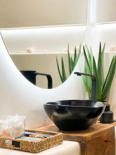 Gèa Athenian Suites — 4-Star Luxury Hotel in Athens, Greece