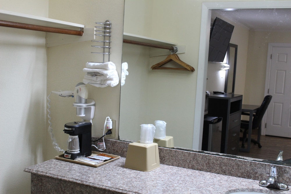 EverGreen Inn & RV - photo 21