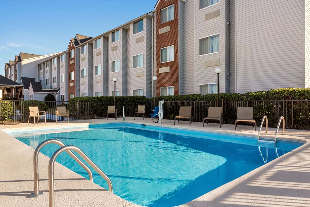 Microtel Inn & Suites by Wyndham Tifton - photo 7