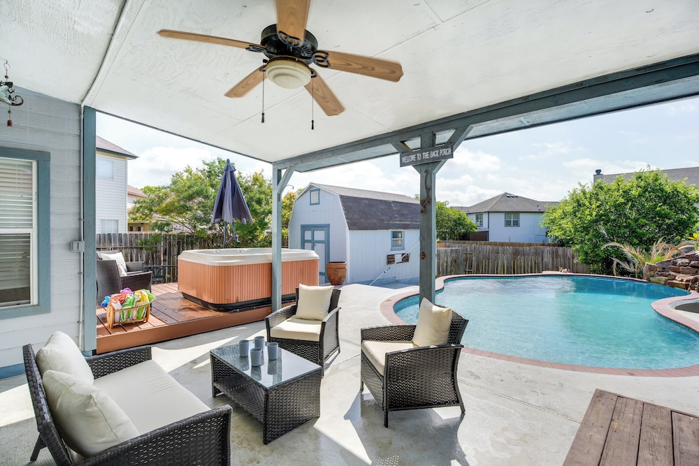 San Antonio Home with Private Hot Tub and Pool — 4-Star Luxury Hotel in San Antonio, United States