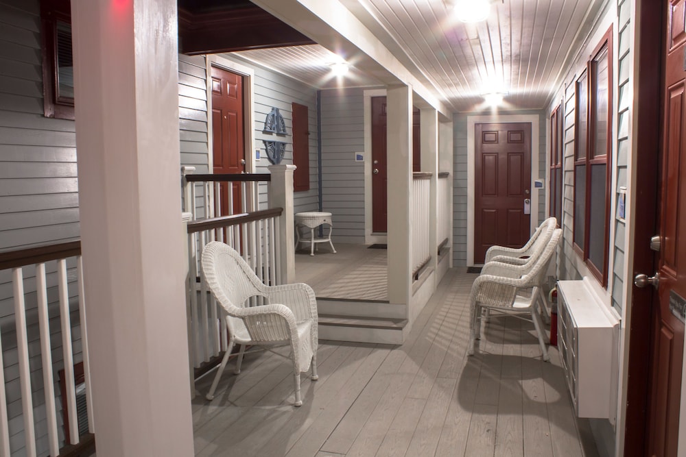 MV Surfside Hotel - photo 38