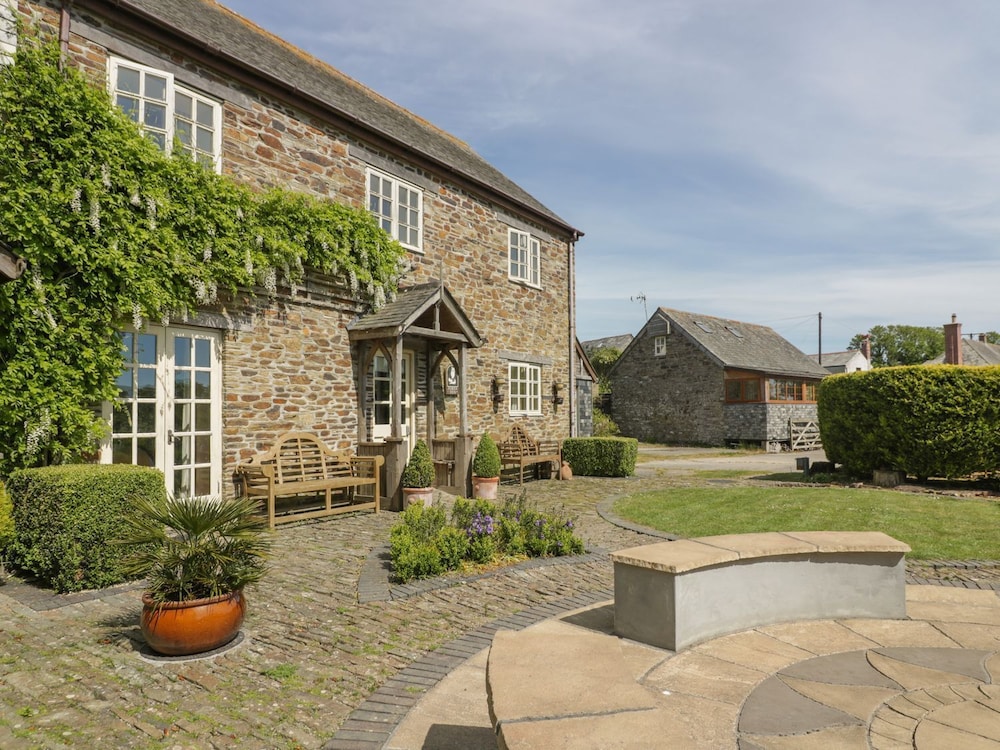 Foxes Den — 4-Star Luxury Hotel in St Austell, United Kingdom