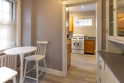 Hyde Park Comfort with Office Near Everything — 4-Star Luxury Hotel in Cincinnati, United States