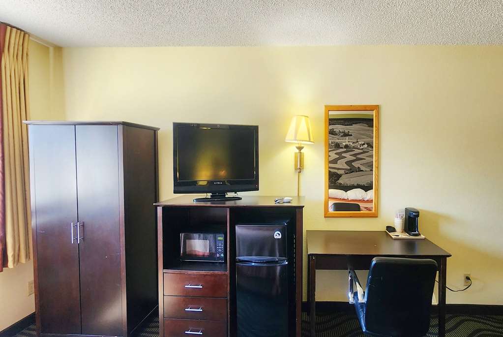 Super 8 by Wyndham Newton - photo 20