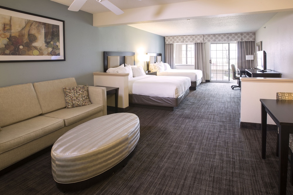 Holiday Inn Express & Suites St Joseph by IHG - photo 30